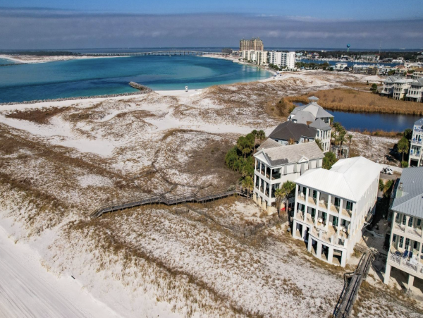 Amazing 5 Bedroom Beachfront Home in Destin with Sunset View